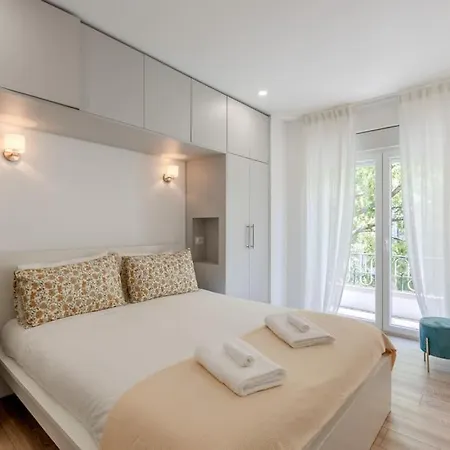 Modern 2-bedroom Center Apartman